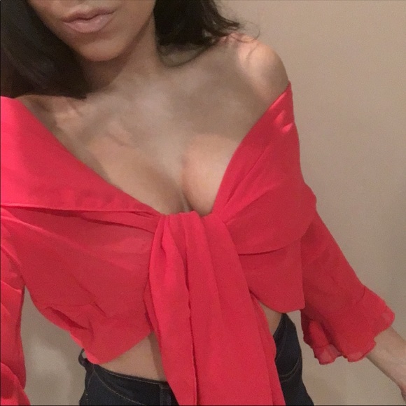 Red crop top - Picture 2 of 3